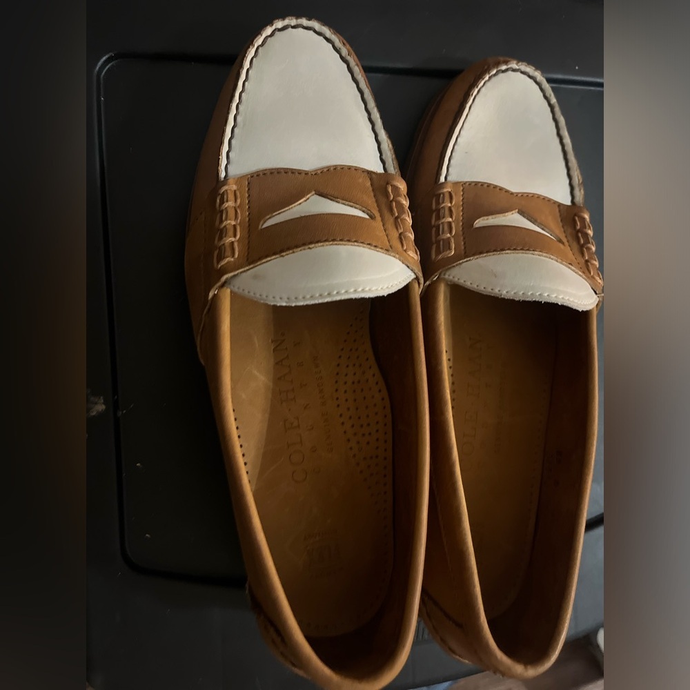 Cole Hann‎ Bowman color tan/bone loafers with comfort flex soles